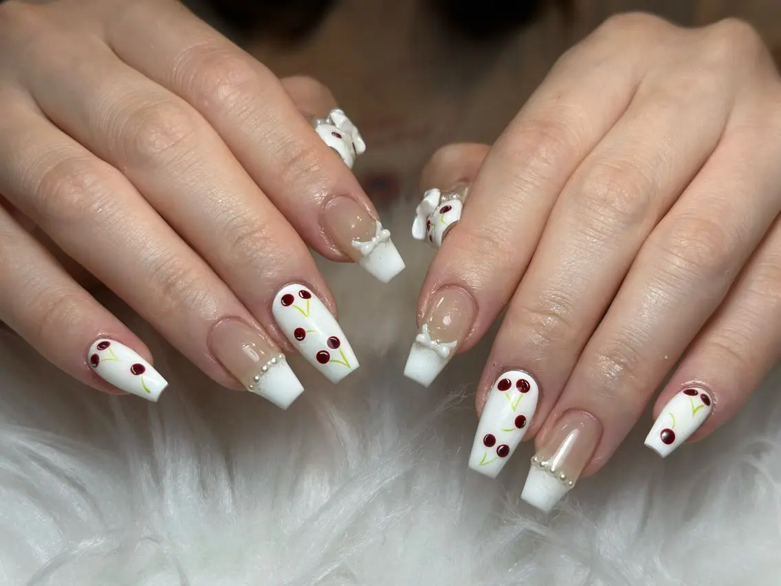 ネイル チークネイル ドット フレンチネイル グラデーション 韓国ネイル ハンドネイル Lisa Nail Salonのネイルデザイン
