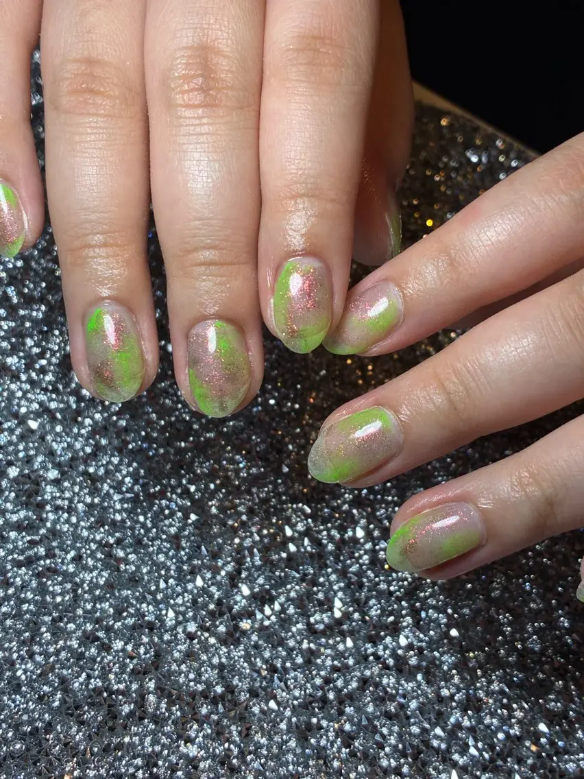 ネイル アートネイル グリーン ラメ(グリッター) マグネットネイル ピンク door nailのネイルデザイン