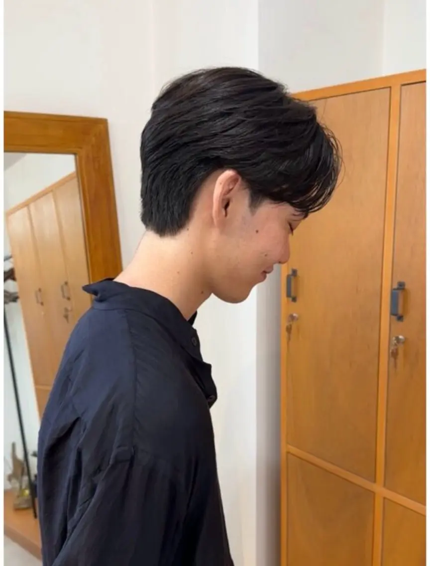 パーマ メンズ メンズブリーチ センターパート メンズハイトーン カルマパーマ メンズ韓国風 カット 似合わせメンズカット ブリーチ/ウルフ/栄のヘアスタイル
