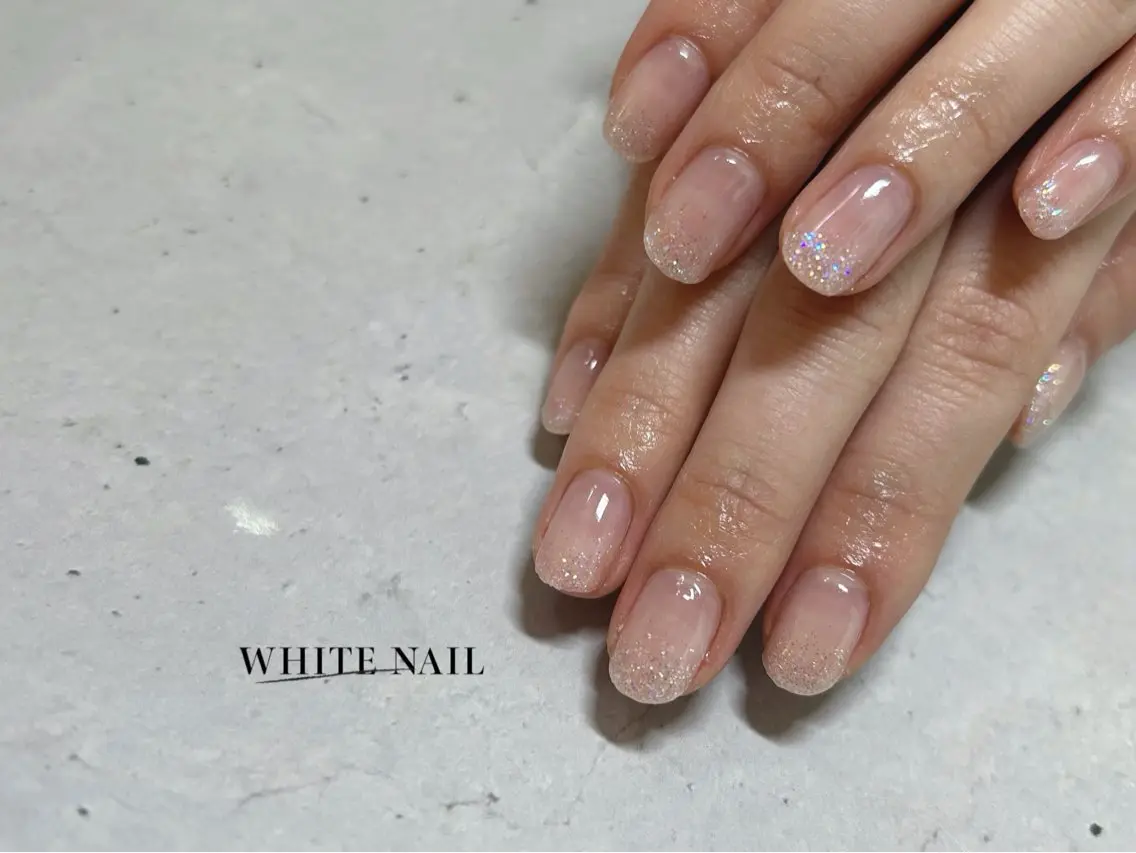 ネイル グラデーション ラメ(グリッター) ラメグラデーション ハンドネイル WHITE NAIL ホワイトネイルのネイルデザイン