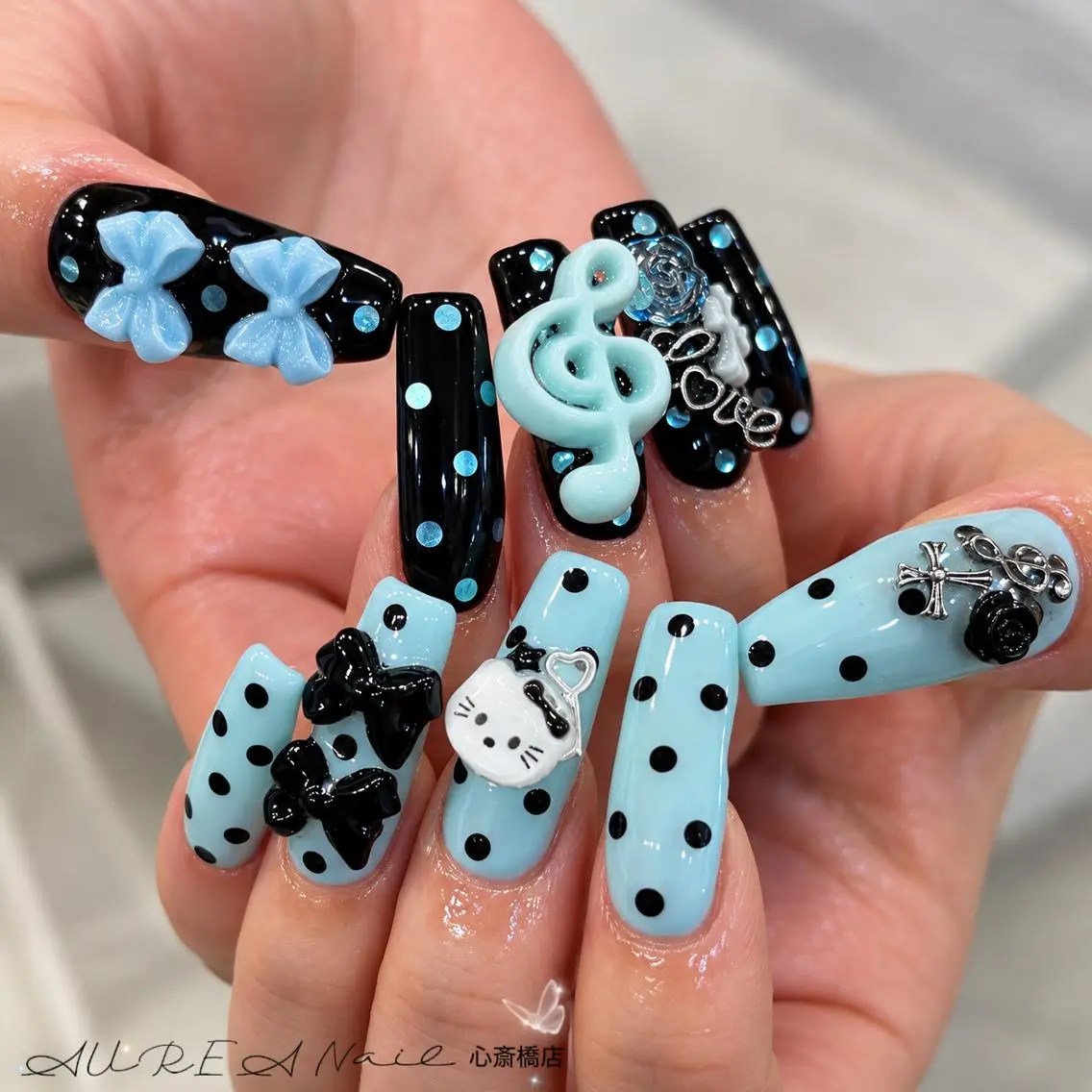 ネイル ハンドネイル H-nail ロング/3D/Y2Kのネイルデザイン