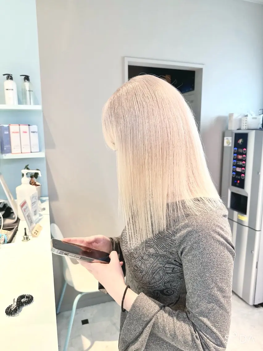 セミロング カラー ヘアカラー ヘッドスパ ヘアセット 🪄池袋ハイトーン 🪄ブリーチカラーのヘアスタイル