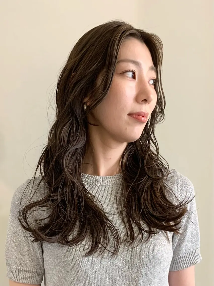 ロング カラー グレージュ レイヤーカット カット ヘアカラー トリートメント 落合希 Olivebeigeのヘアスタイル