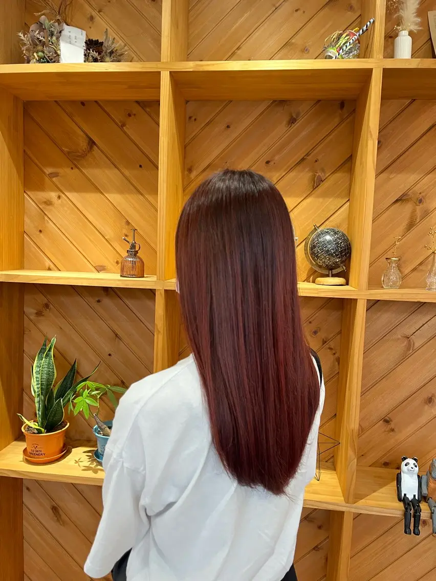 セミロング カラー 岩田 樹美のヘアスタイル