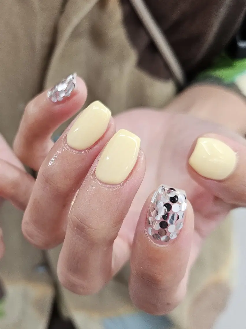 ネイル ジェルネイル ホログラムネイル キラキラネイル ミラーネイル パラジェル puku nail 🌼kazu🌼のネイルデザイン