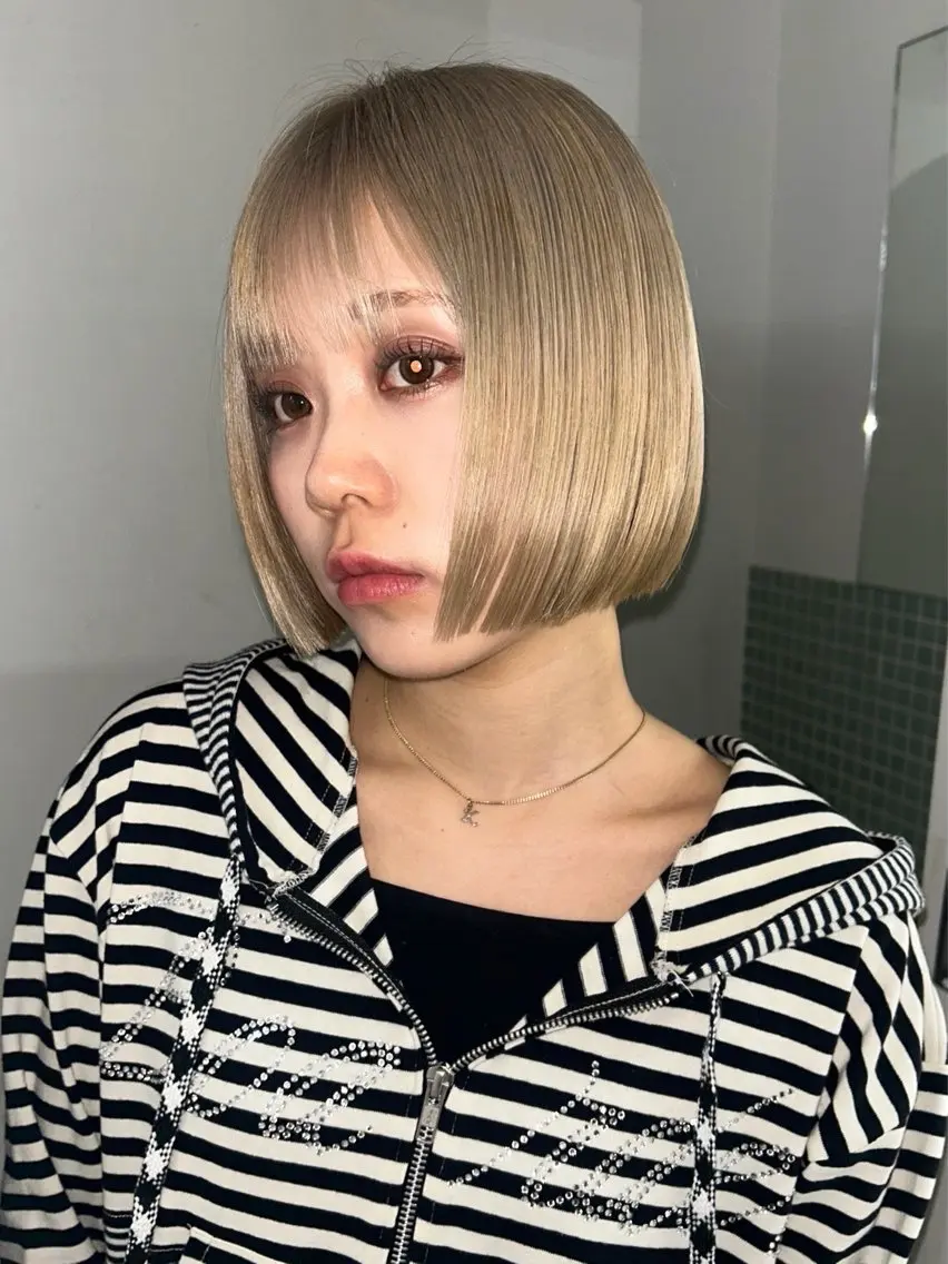 ショート カラー ハイトーンカラー ボブ カット ヘアカラー トリートメント 心斎橋/レイヤー/ パーマ/モエのヘアスタイル