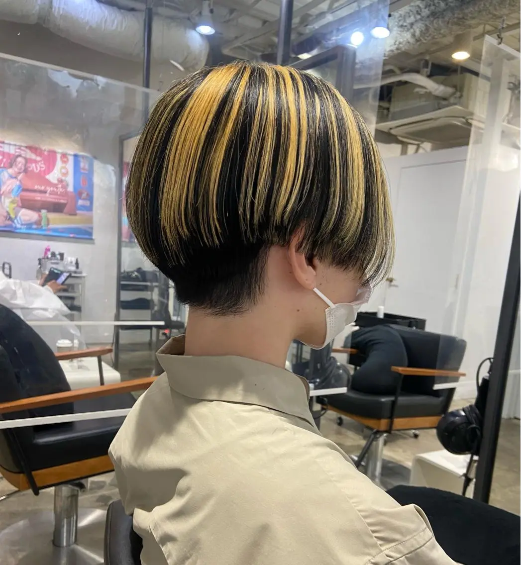 ショート カラー ブリーチ 抜きっぱなしブロンド ハイライトカラー ハイライト カット ヘアカラー トリートメント 🪽似合わせカラー RENA.🪽🩶のヘアスタイル