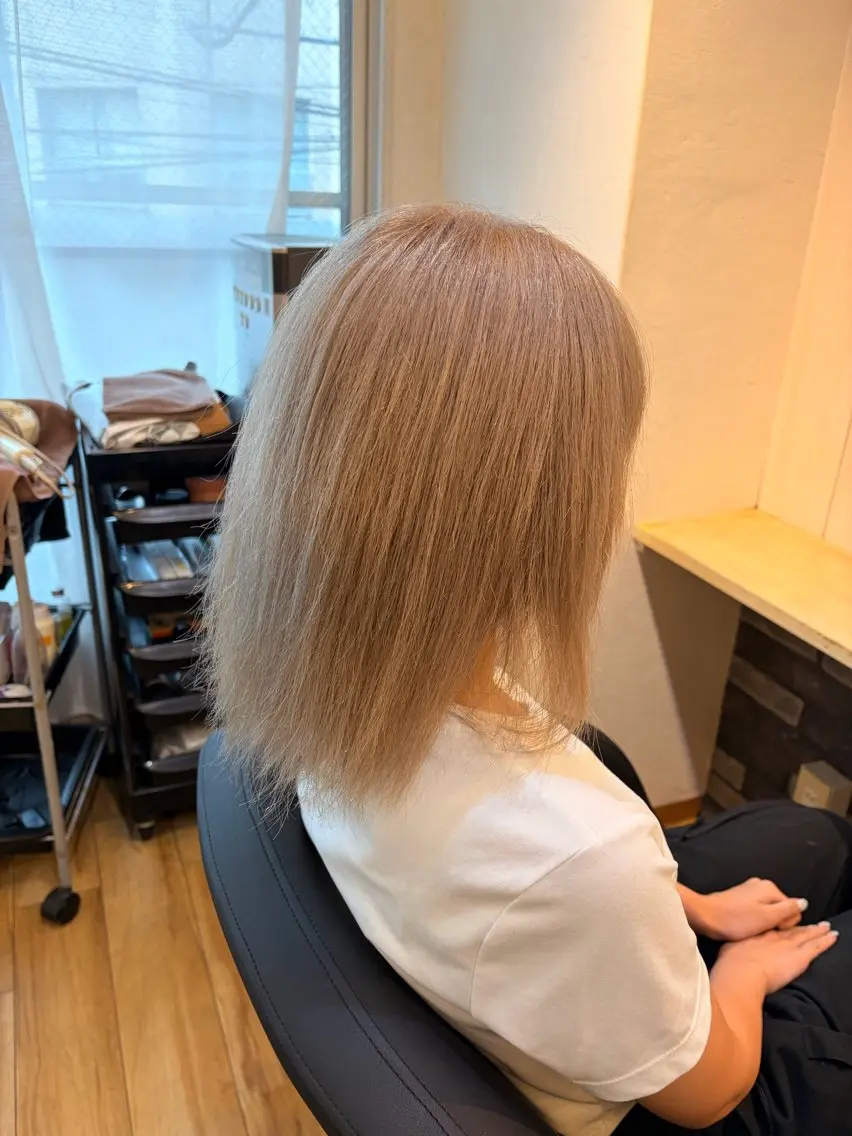 ミディアム カラー ベージュカラー ブリーチ ミルクティーベージュ ヘアカラー koki/ ハイトーンカラーのヘアスタイル