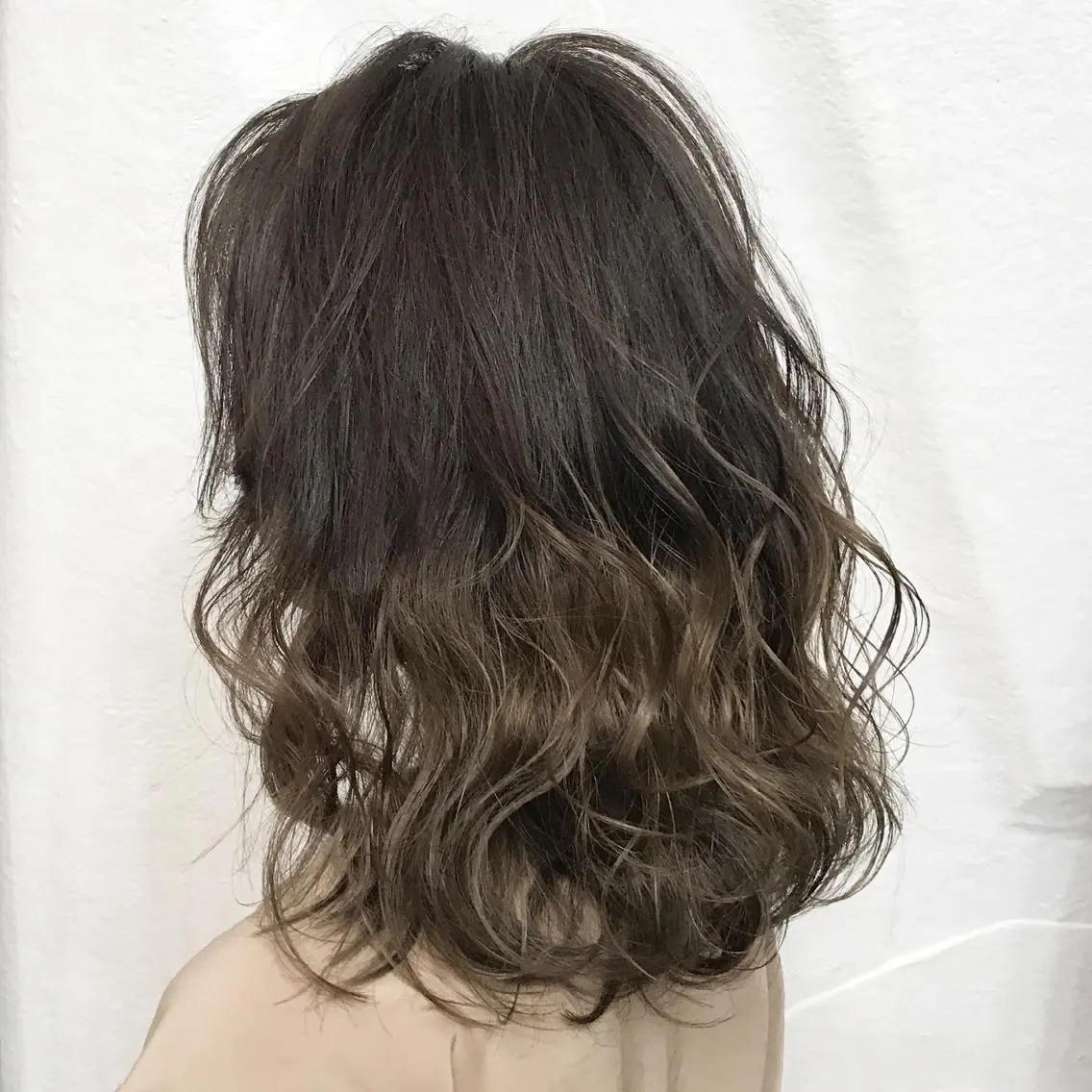 カラー アッシュ アッシュグレー アッシュグレージュ ブリーチ グラデーションカラー K-POP好き美容師 🇰🇷Kai.Yのヘアスタイル