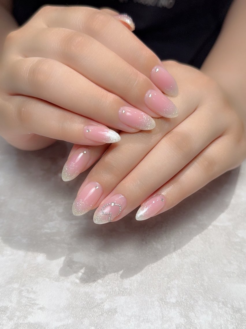 ネイル アートネイル チークネイル ラメ(グリッター) ラメグラデーション ストーンネイル ハンドネイル Ai nailのネイルデザイン
