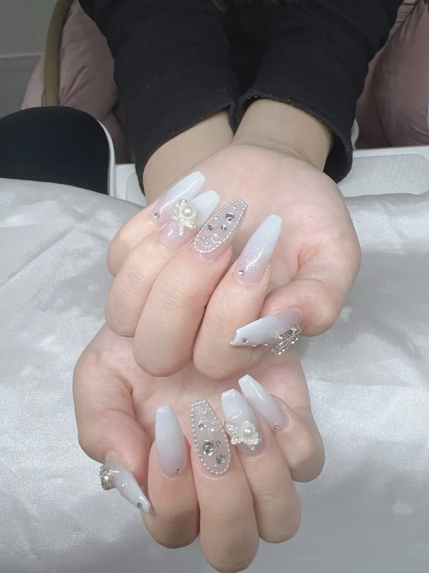 ネイル 長さ出し グラデーション キラキラネイル マグネットネイル ニュアンスネイル ハンドネイル Lee Nails チップ長さだし専門店のネイルデザイン