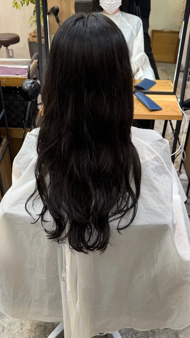 ロング 艶カラー/ 透明感カラー/ユズキのヘアスタイル