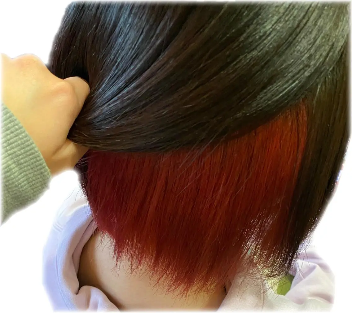 ショート カラー ブリーチ インナーカラー 大野 桃果🐸のヘアスタイル