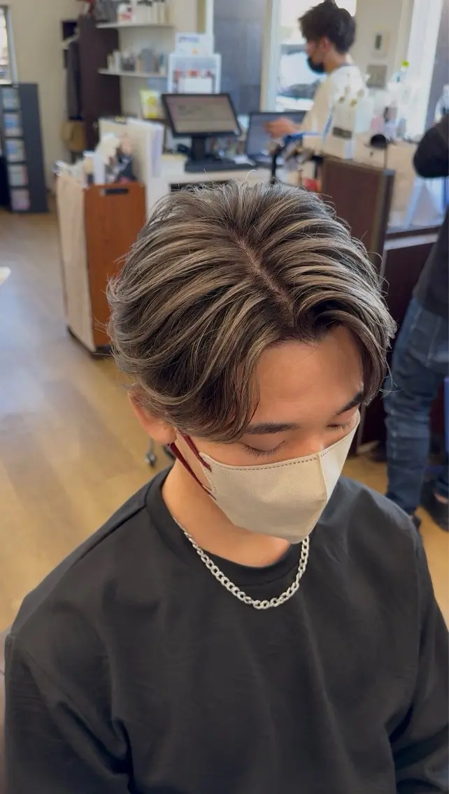 カラー メンズ メンズバレイヤージュ バレイヤージュ カット ヘアカラー トリートメント 鈴木 隆皓のヘアスタイル