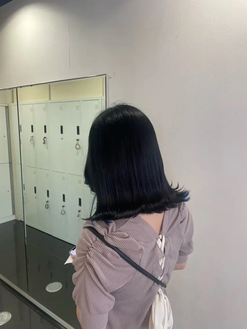 ミディアム カラー 垢抜け小顔レイヤー オリーブ/スミレのヘアスタイル