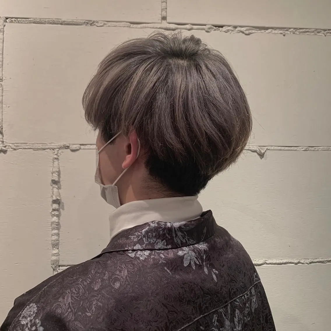 ショート カラー パーマ ヘアアレンジ メンズ キッズ ネイル マツエク・マツパ メンズブリーチ ブリーチ 透明感カラー シルバー シルバー sumina すみなのヘアスタイル