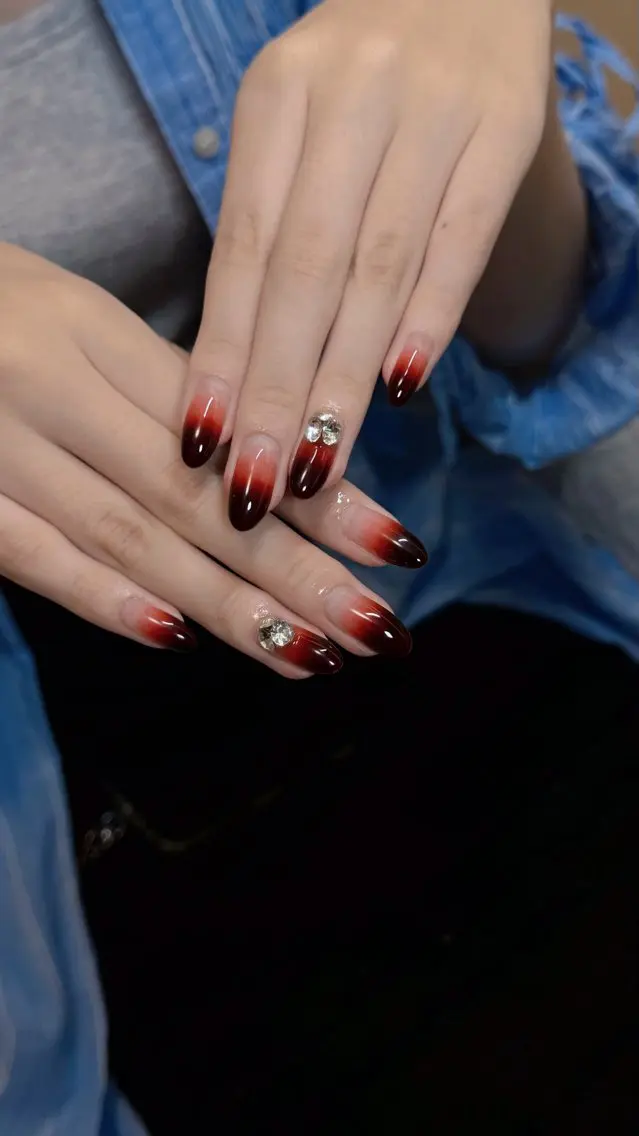 ネイル ボルドー グラデーション 赤色 nailsalon ChuColaのネイルデザイン