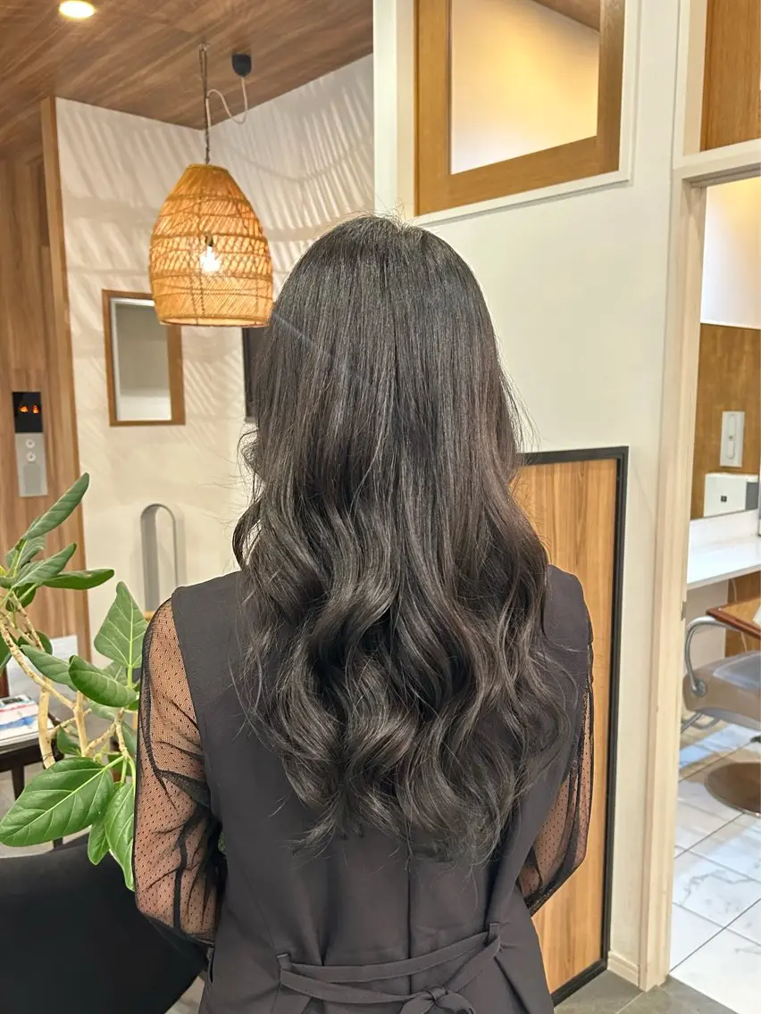 カラー 根本 琴子のヘアスタイル