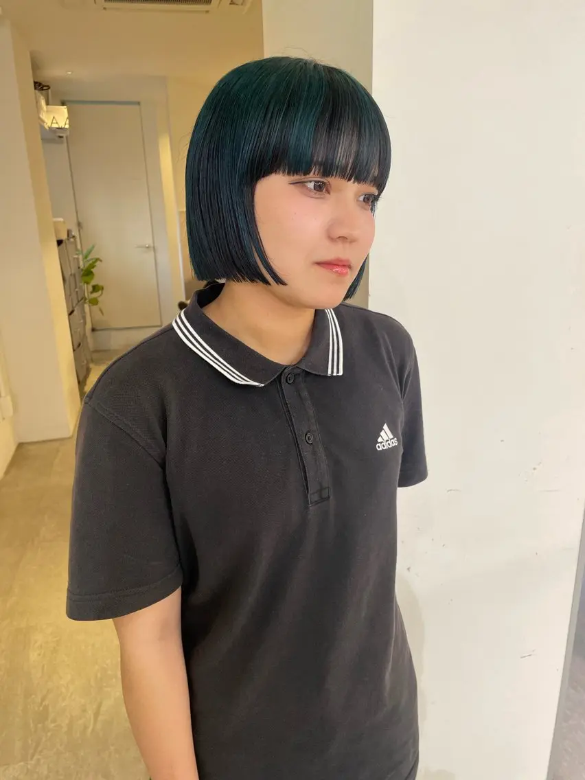 ショート カラー ブリーチ ケアブリーチ デザインカラー ダブルカラー ボブ カット ヘアカラー トリートメント MIU/ルーツカラー 顔まわりレイヤーのヘアスタイル
