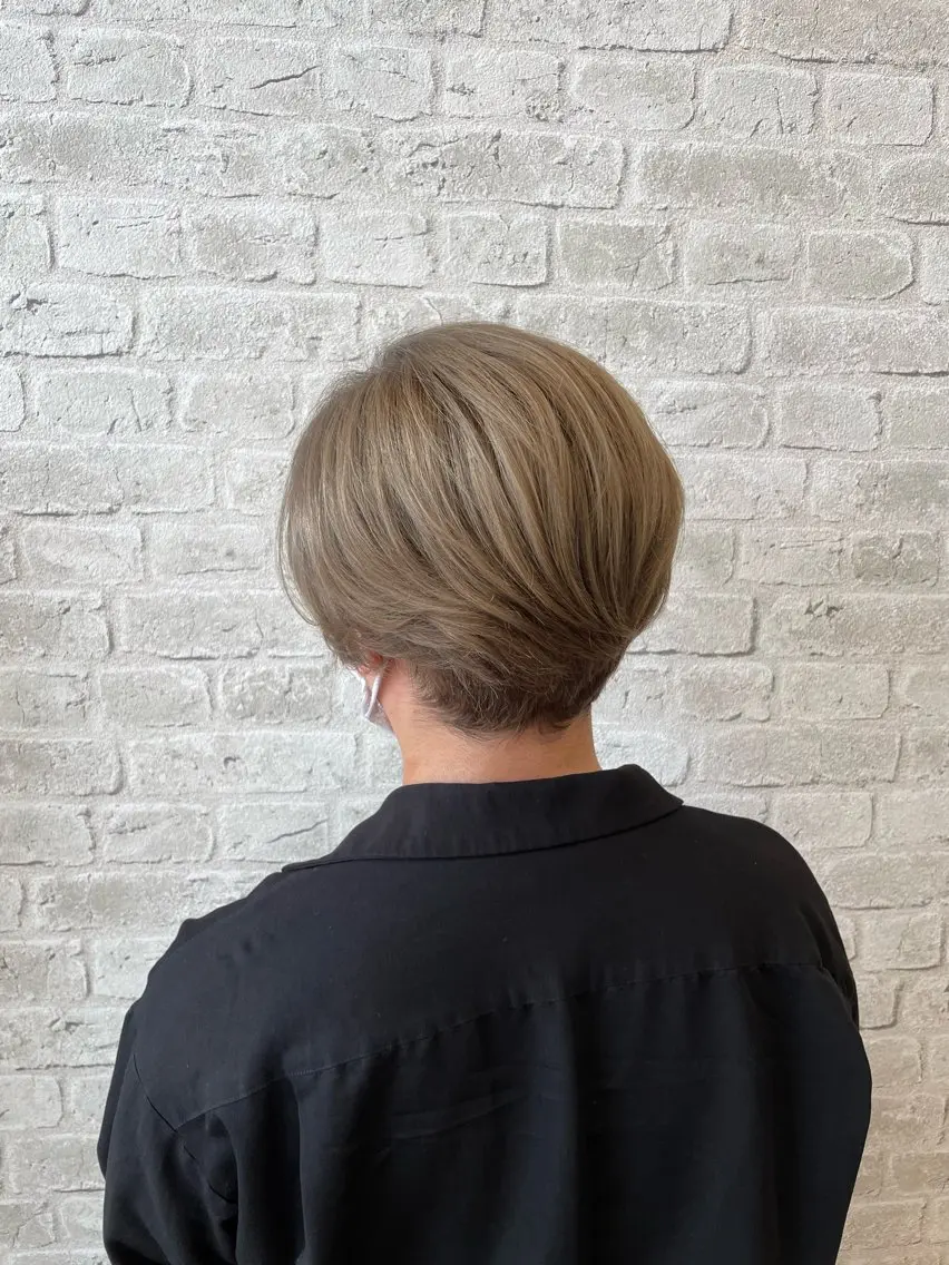 カラー ベージュカラー ブリーチ ミルクティーベージュ アトレル Ihoのヘアスタイル