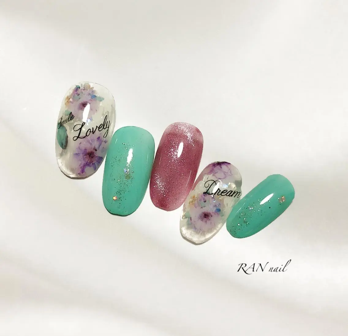 ネイル オーロラネイル フラワーネイル フットネイル キラキラネイル オフィスネイル ハンドネイル フットネイル RAN nailのネイルデザイン