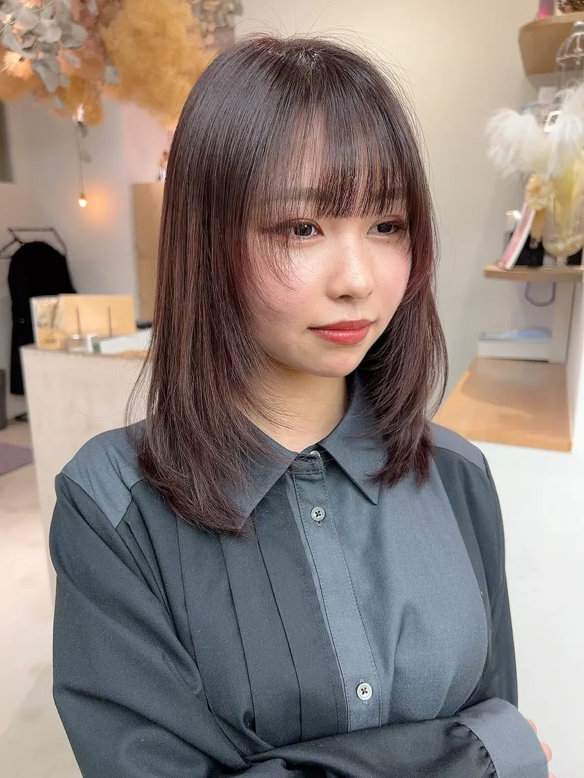 ミディアム 顔まわりレイヤー レイヤーカット カット ヘアカラー トリートメント vince. moekoのヘアスタイル
