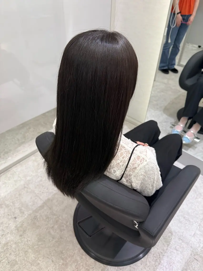 セミロング カラー Arisa /アシスタントのヘアスタイル