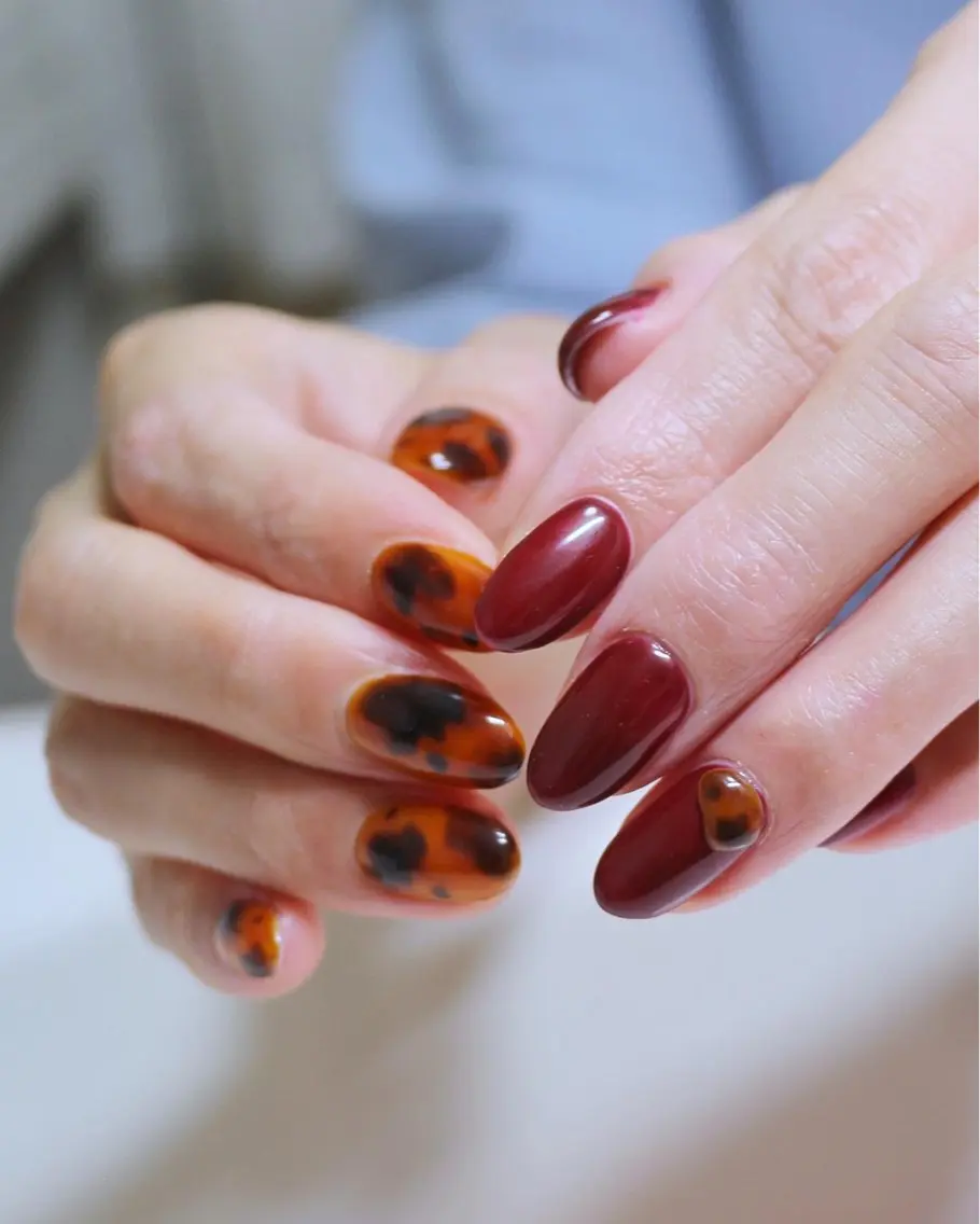 ネイル べっ甲ネイル ボルドー 赤色 ハンドネイル Baku Nailsのネイルデザイン