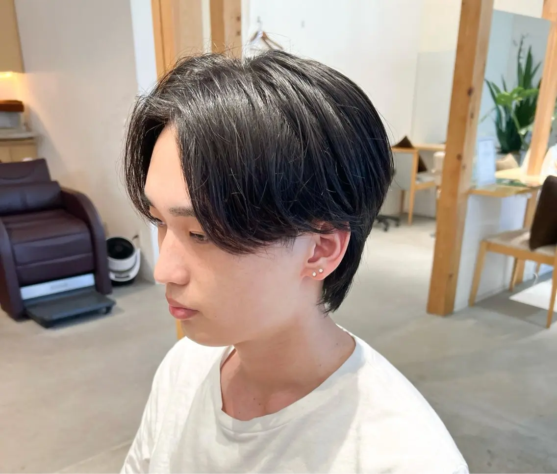 ショート パーマ メンズ センターパート カルマパーマ メンズ韓国風 メンズパーマ 韓国風ヘア 服部 雄輝のヘアスタイル