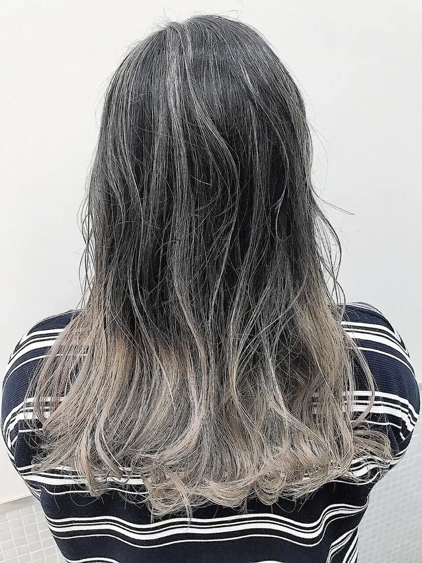 ロング カラー バレイヤージュ レイヤーカット 樋川 早紀のヘアスタイル
