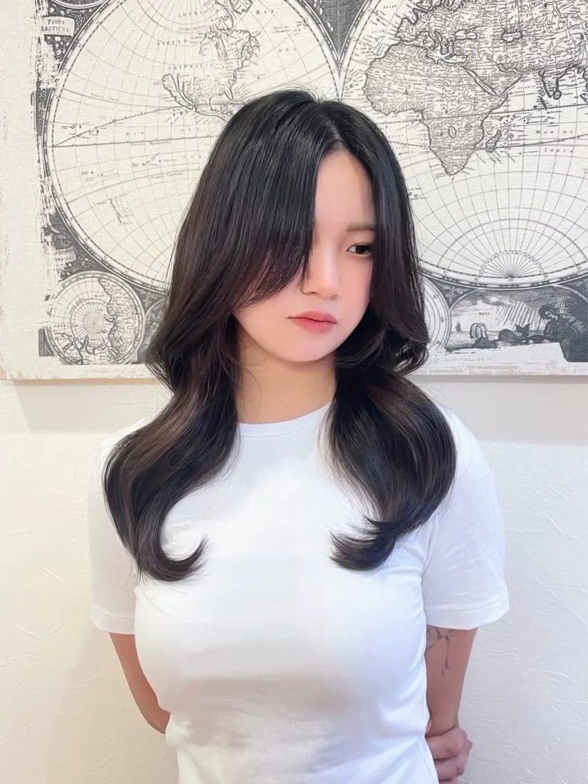 セミロング くびれヘア 顔まわりレイヤー レイヤーカット 仲間 楓のヘアスタイル