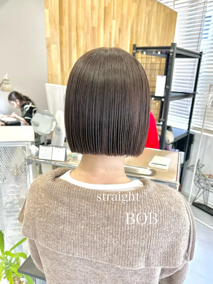 ショート カラー パーマ カット ヘアカラー 縮毛矯正 トリートメント ぱつっとボブ/ 小野あかねのヘアスタイル