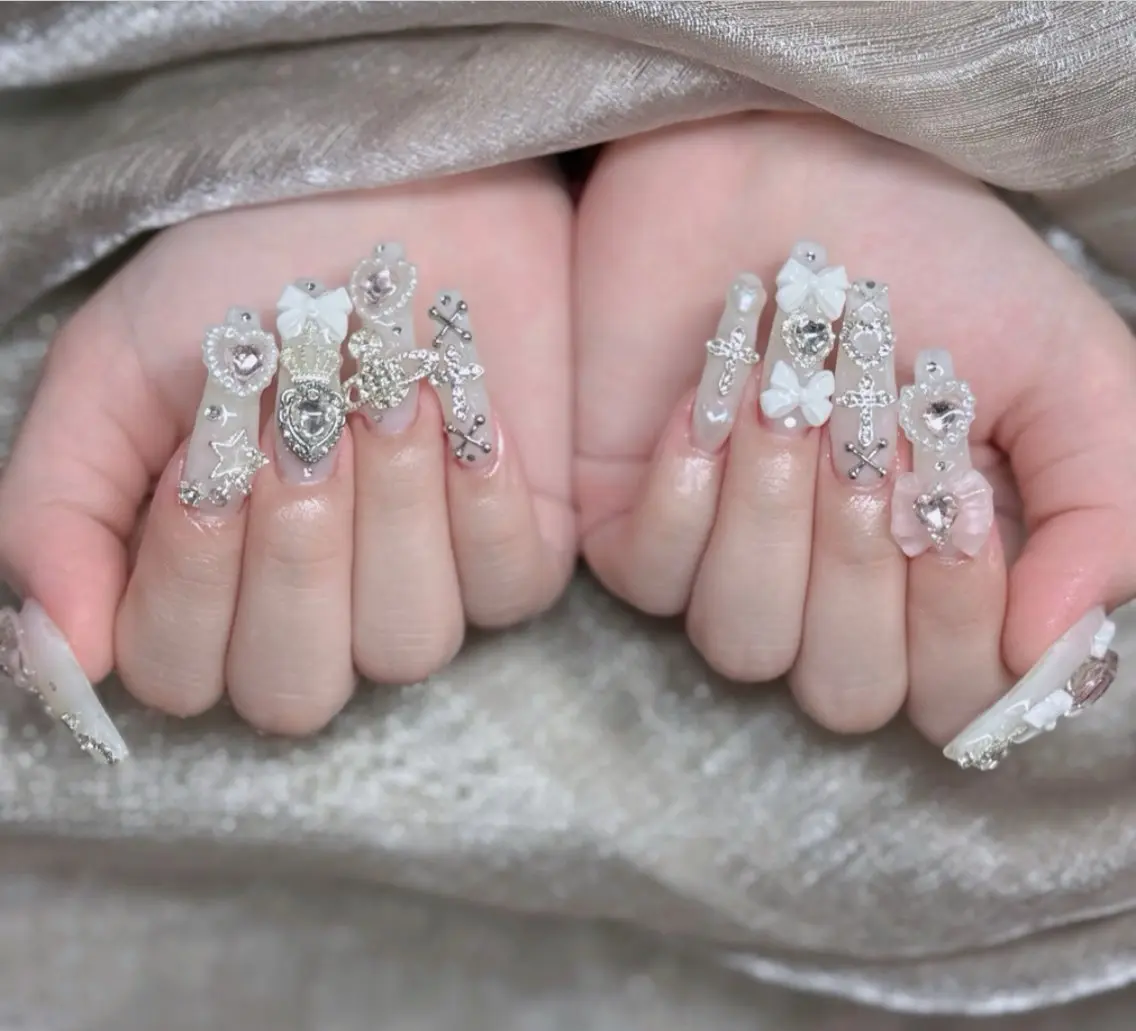 ネイル フレンチネイル ジェルネイル ガラスフレンチ ハロウィン ハート ハンドネイル H.baby Nail Salonのネイルデザイン