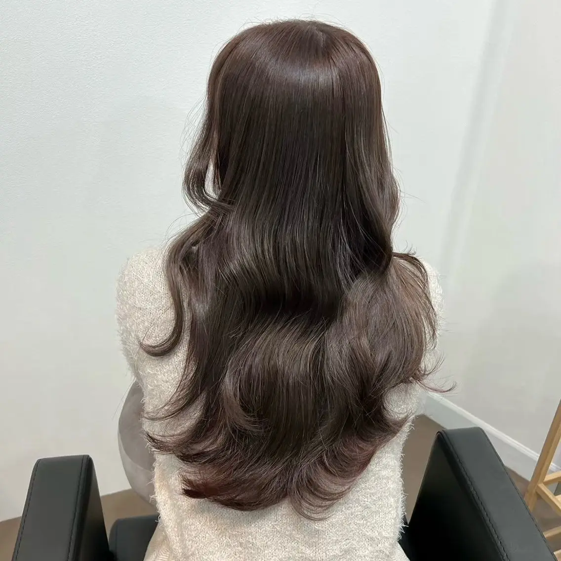 ロング 岡田 佳子のヘアスタイル