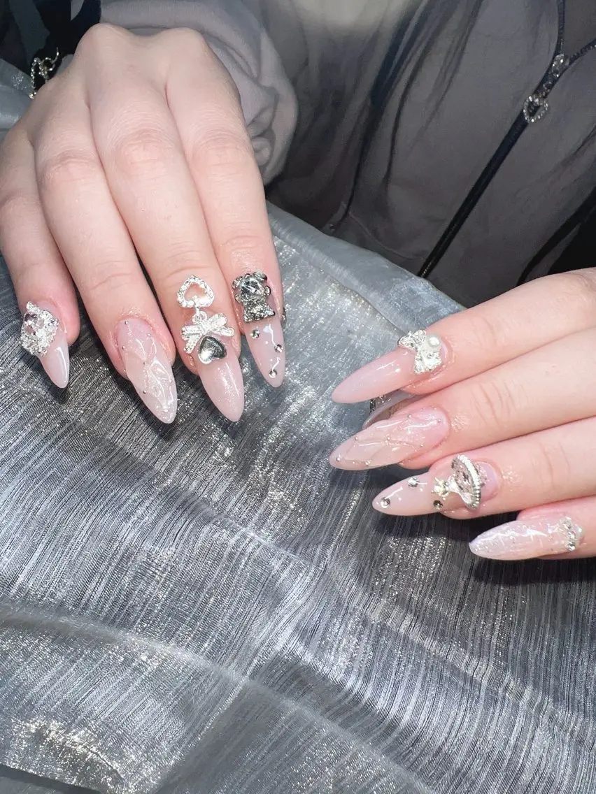ネイル オーロラネイル チークネイル 長さ出し フットネイル フレンチネイル ハンドネイル Lee Nailsのネイルデザイン