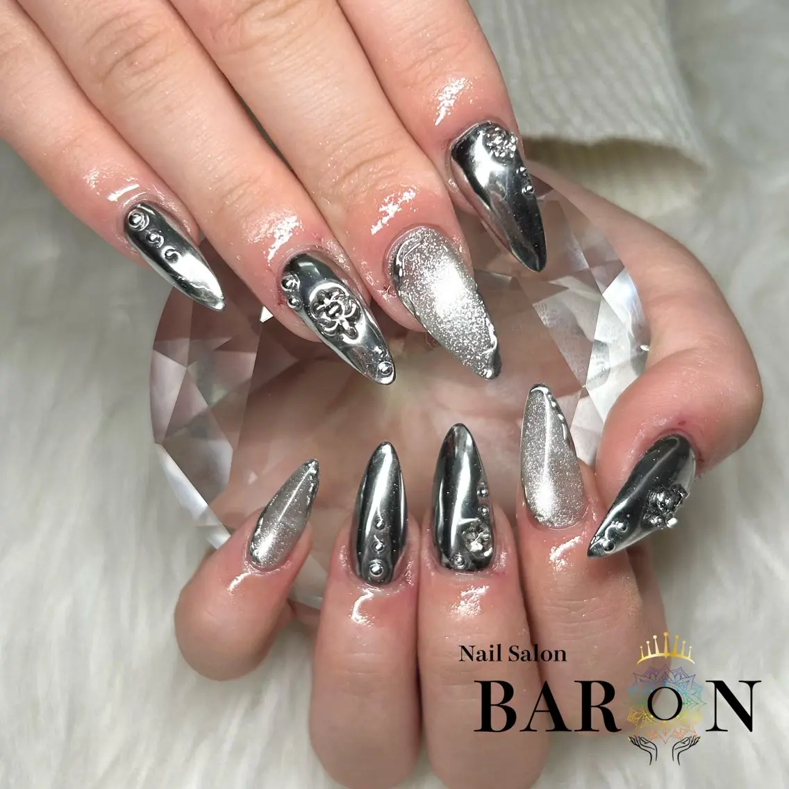 ネイル ミラーネイル シルバー ♛︎BARON♛︎ SUMIRE.のネイルデザイン