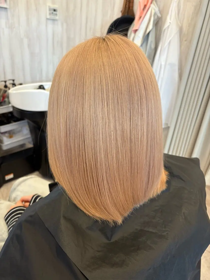ミディアム カラー ベージュカラー ブロンド ミルクティーベージュ トリートメント カット Infinity -Miko-【艶】のヘアスタイル