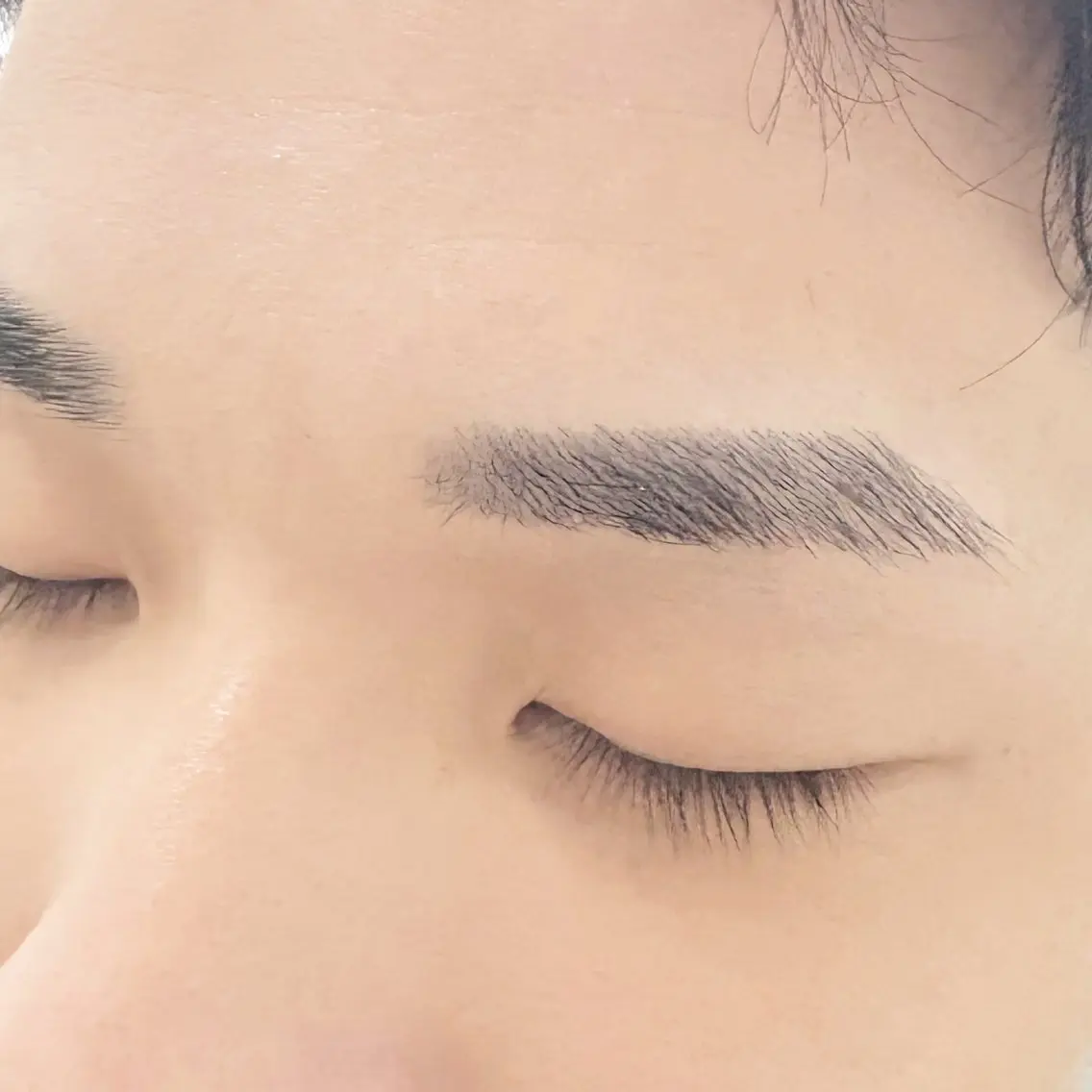 【メンズ👨🏻美眉スタイリング】（眉毛WAX➕仕上げメイク）の写真