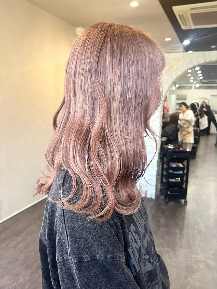 2回目以降はこちら✨カット➕ブリーチカラー➕ウル艶トリートメント✨の写真