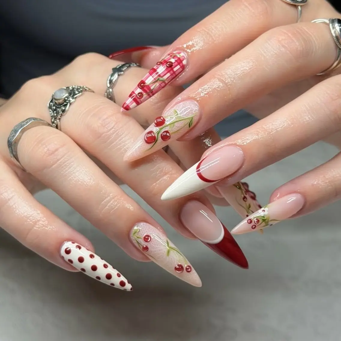 ネイル ボルドー ドット フレンチネイル ジェルネイル 韓国ネイル ハンドネイル フットネイル Umee Nailのネイルデザイン