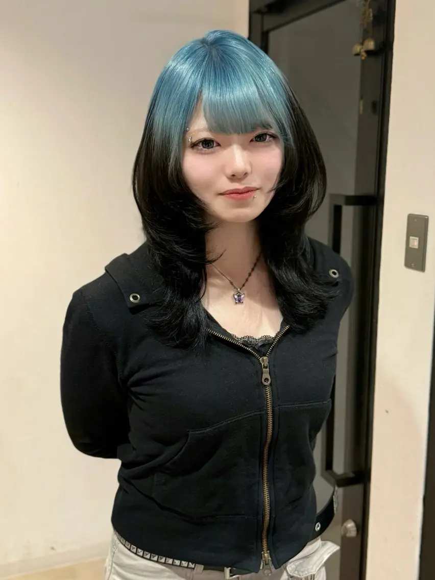 セミロング ハイトーン🫧艶髪 MAIKAのヘアスタイル