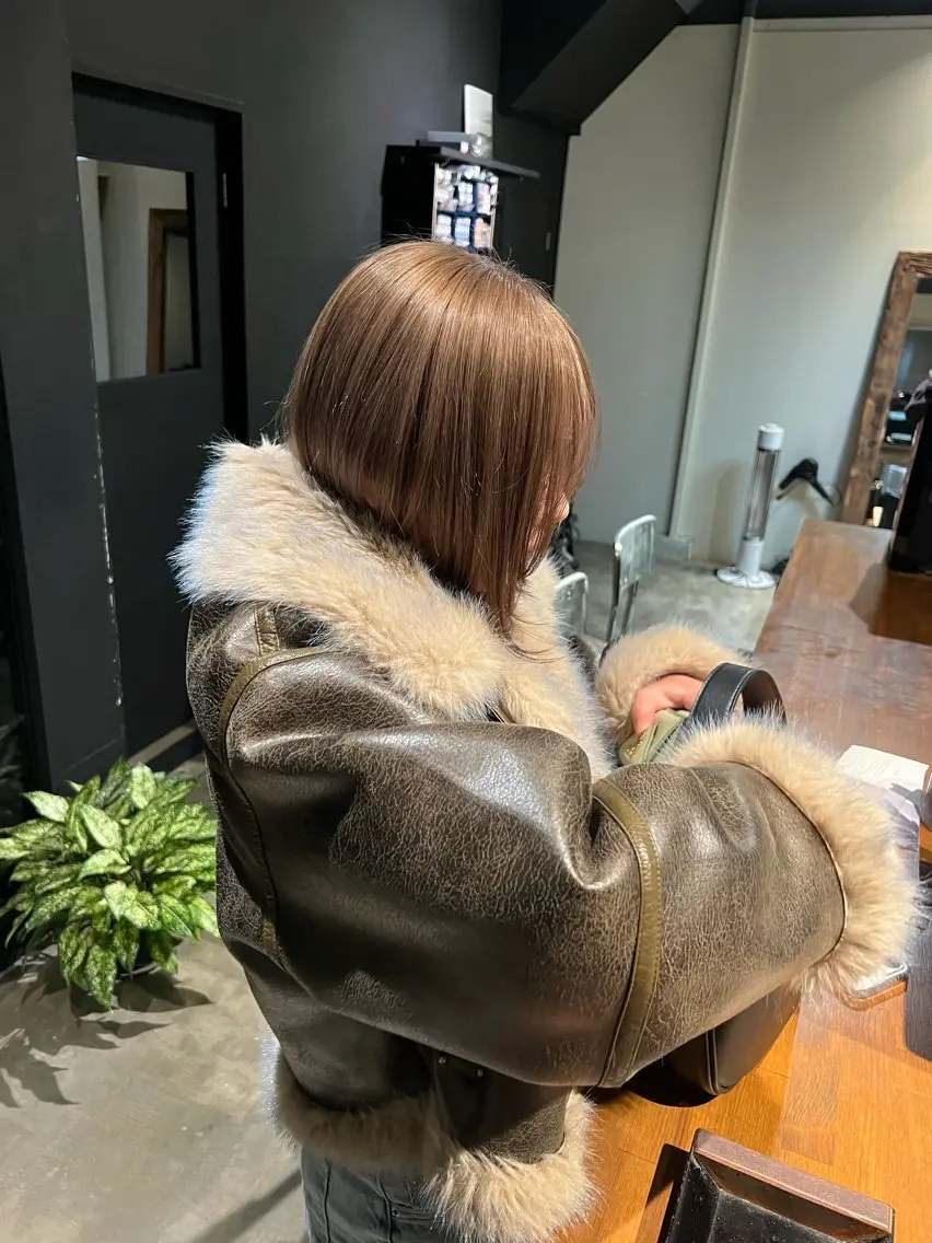 カラー あやの/レイヤー /ベージュカラーのヘアスタイル
