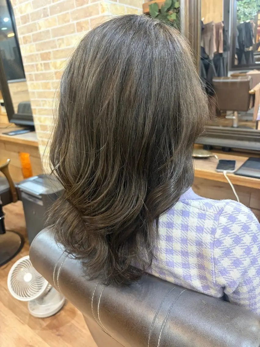 ロング カラー ベージュカラー オリーブベージュ ヘアカラー 中島 陽生のヘアスタイル