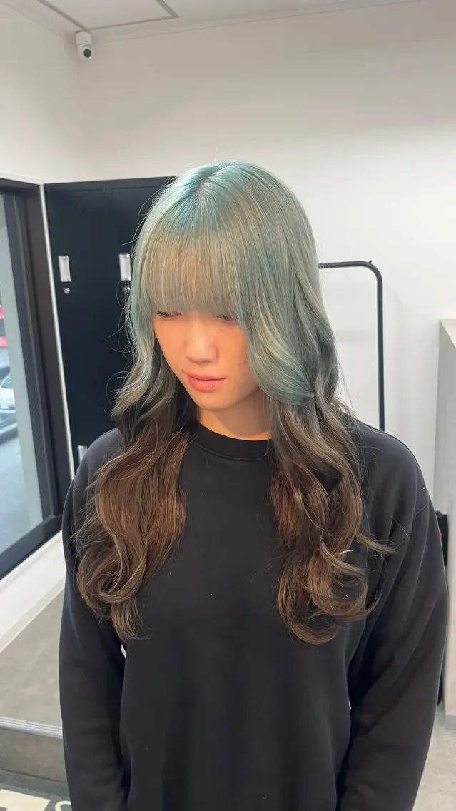 ロング カラー 透明感カラー 結羽愛のヘアスタイル
