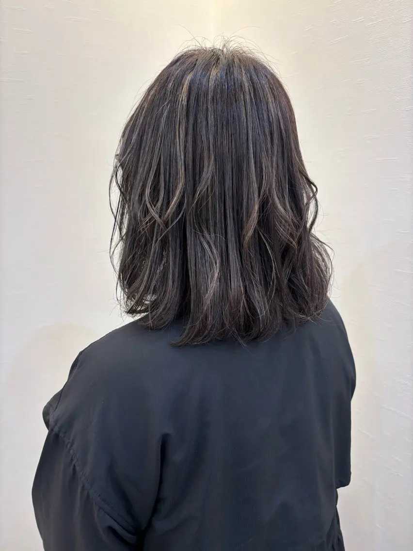 カラー ツノガイ エリのヘアスタイル