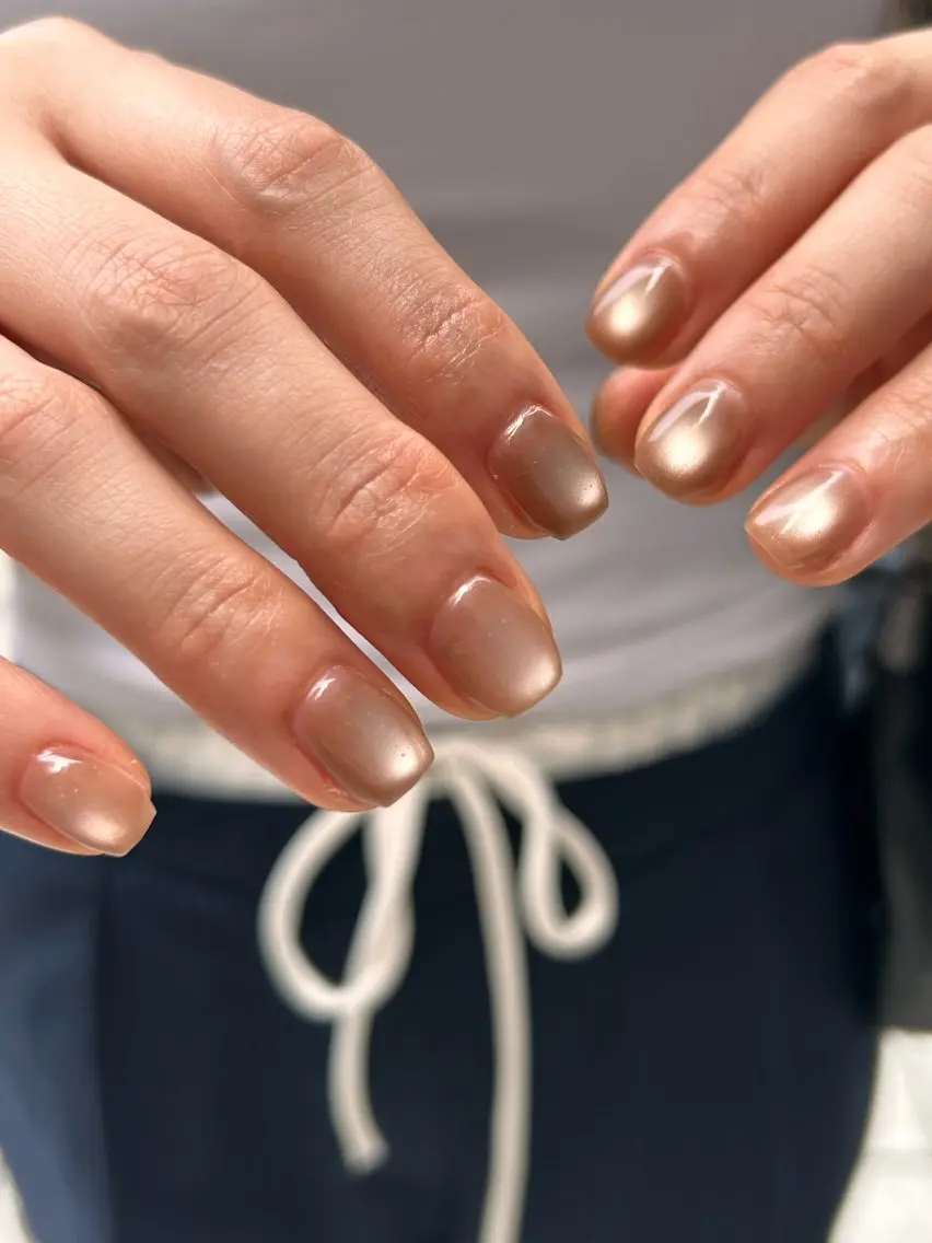 ネイル キラキラネイル マグネットネイル オフィスネイル ピンク ピンクベージュ ハンドネイル Lily nailのネイルデザイン