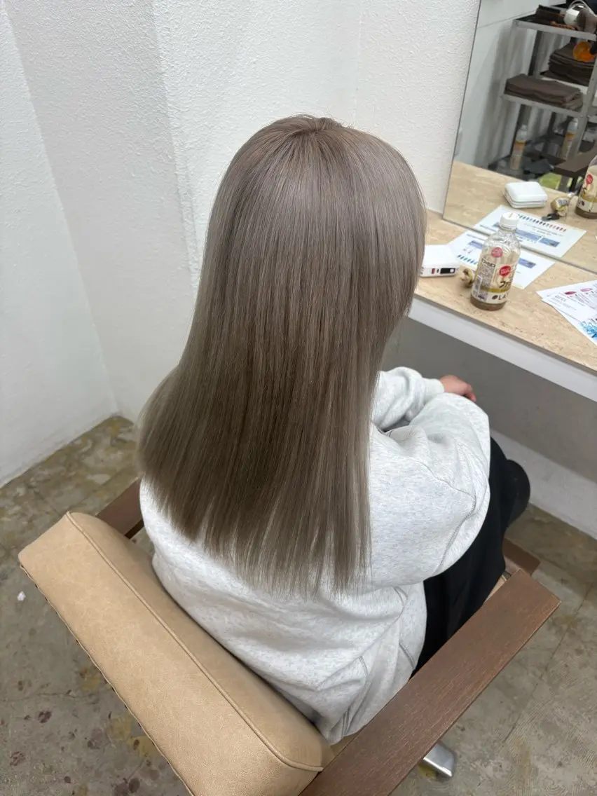 ロング カラー ヘアカラー トリートメント ナチュラルカラー/ ハイトーン AMIのヘアスタイル