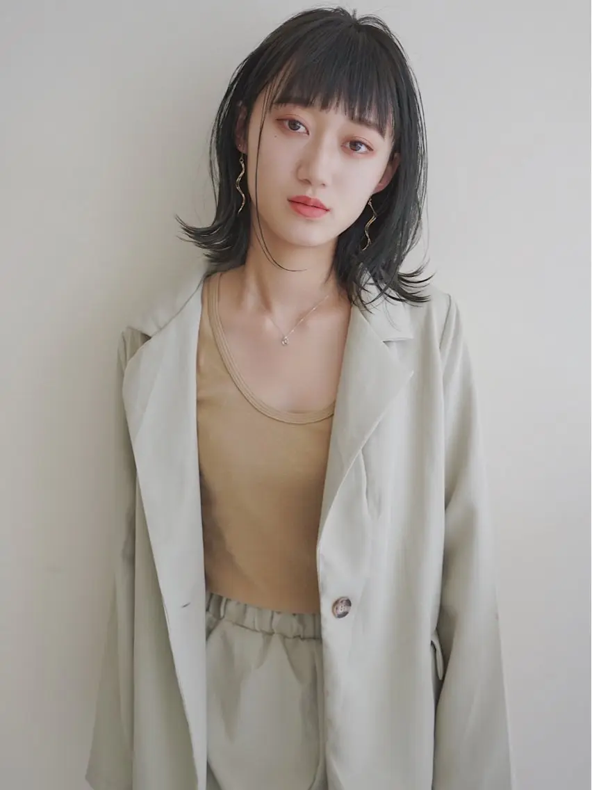 ミディアム カラー グレージュ カーキグレージュ カット ヘアカラー 花井 啓好のヘアスタイル