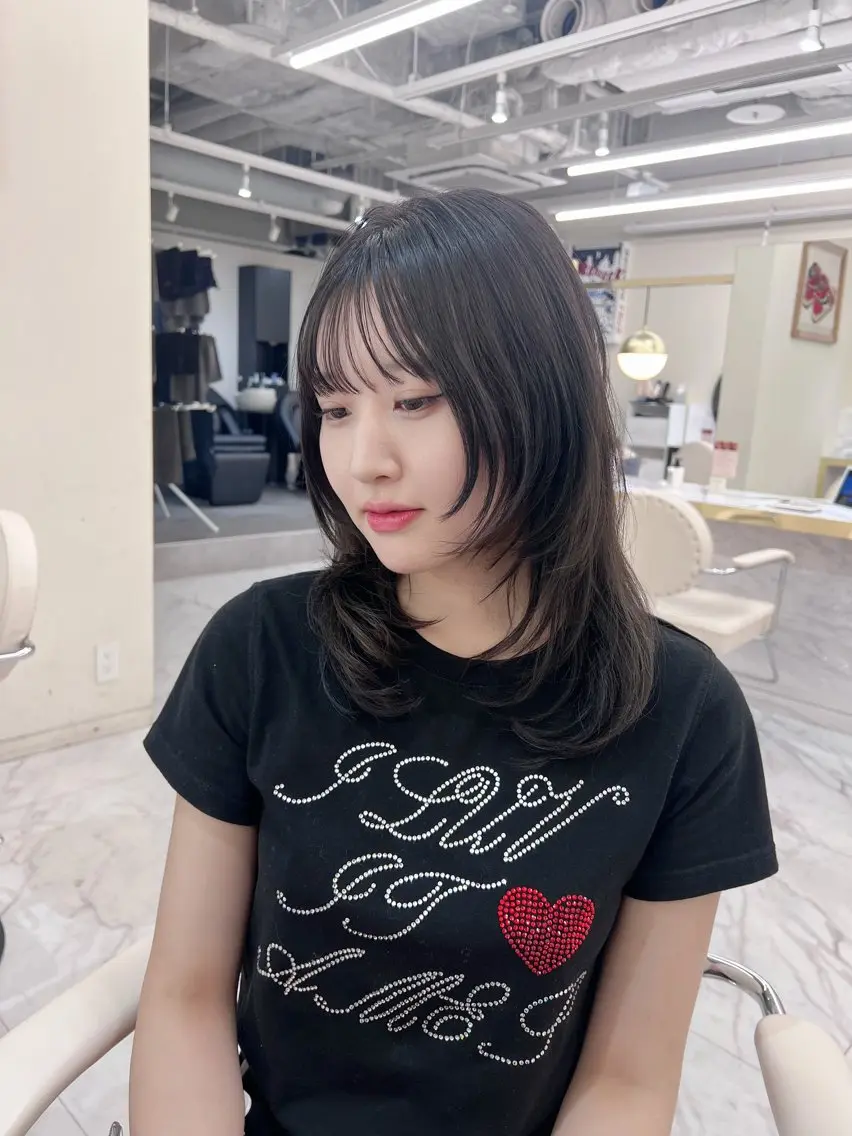 セミロング カラー ケアカラー 透明感カラー ピンクカラー ローズカラー くびれヘア aku💞韓国風🩷 ピンクカラー🎀🩷のヘアスタイル
