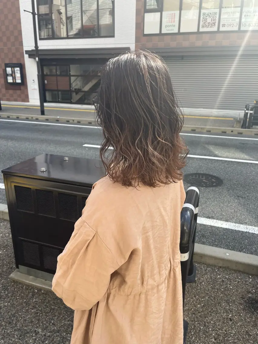ミディアム カラー カット ヘアカラー トリートメント ＳＨＵ ＮＴＡのヘアスタイル